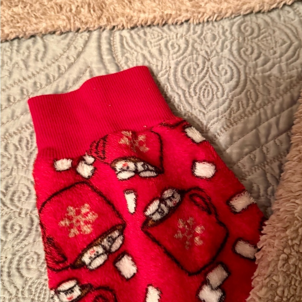 ☃️ Secret treasures hot coco PJ’s size small 4/6 hotter than coco - Picture 8 of 9
